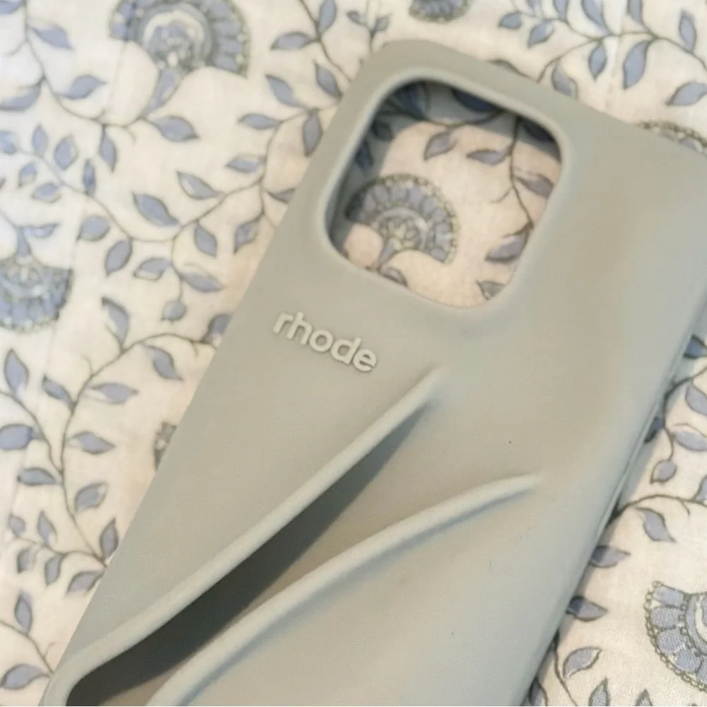 RHODE iPhone 16 Silicone Phone Case with Integrated Stand - Light blue